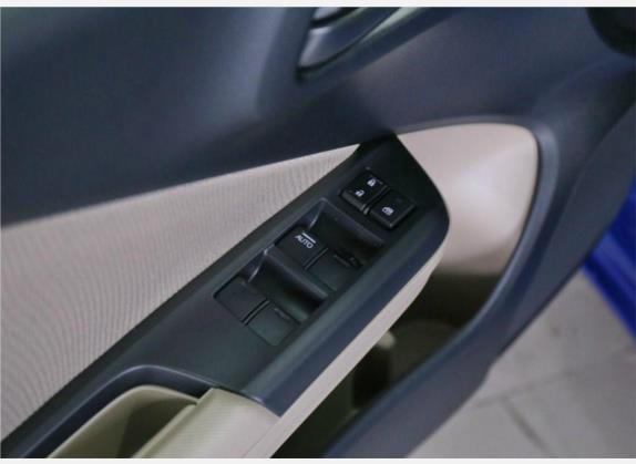 锋范 2015款 1.5L 手动进取版 车厢座椅   门窗控制