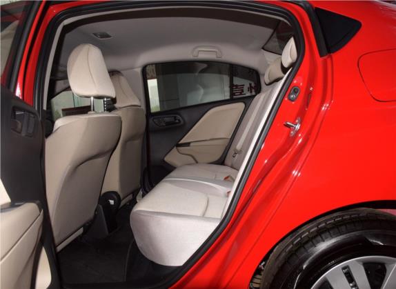 锋范 2015款 1.5L 手动舒适版 车厢座椅   后排空间