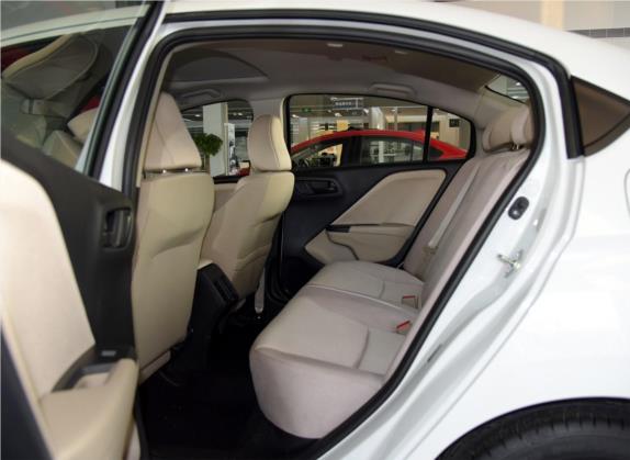 锋范 2015款 1.5L 手动豪华版 车厢座椅   后排空间