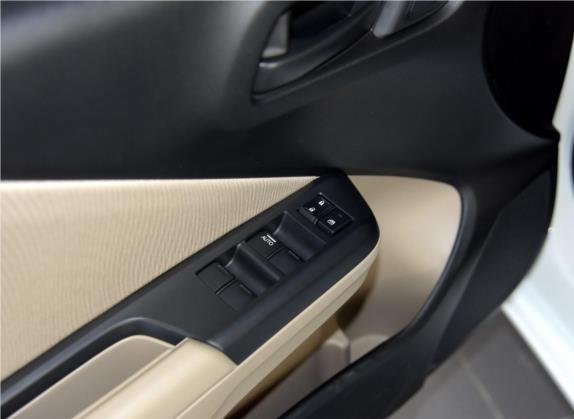 锋范 2015款 1.5L 手动豪华版 车厢座椅   门窗控制