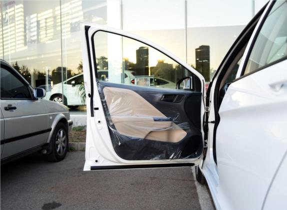 锋范 2015款 1.5L CVT舒适版 车厢座椅   前门板