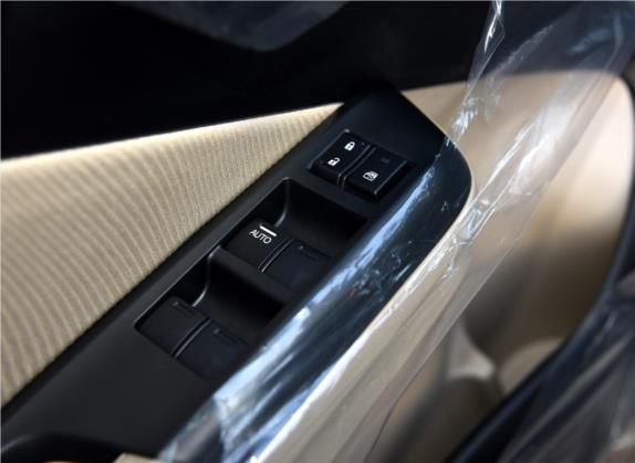 锋范 2015款 1.5L CVT舒适版 车厢座椅   门窗控制