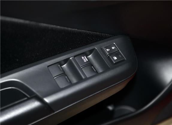 锋范 2015款 1.5L CVT豪华版 车厢座椅   门窗控制