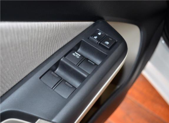 锋范 2017款 1.5L 手动进取版 车厢座椅   门窗控制