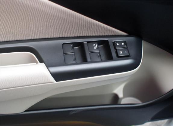 锋范 2017款 1.5L 手动舒适版 车厢座椅   门窗控制