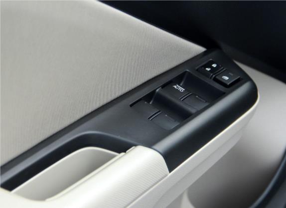 锋范 2017款 1.5L 手动豪华版 车厢座椅   门窗控制