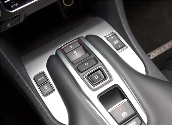冠道 2017款 370TURBO 两驱豪华版 中控类   挡把