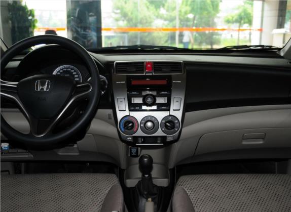 锋范经典 2012款 1.5L 手动舒适版 中控类   中控台