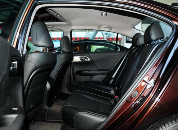 雅阁 2014款 2.0L EX 豪华版 车厢座椅   后排空间