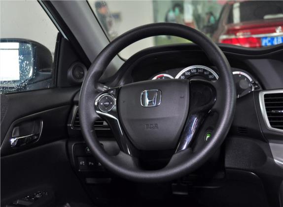雅阁 2014款 2.0L LX 舒适版 中控类   驾驶位