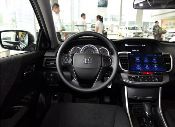 雅阁 2015款 2.0L LX 舒适版 中控类   驾驶位