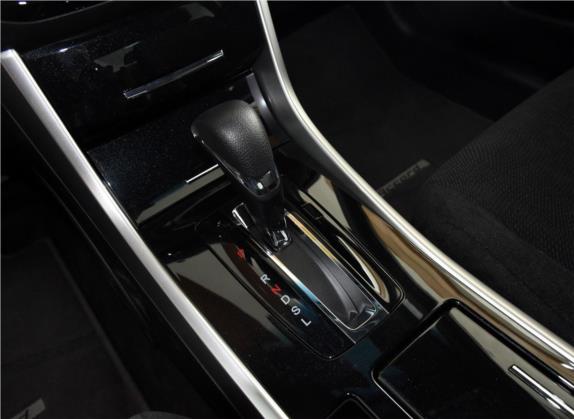 雅阁 2016款 2.0L 舒适版 中控类   挡把