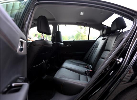 雅阁 2016款 混动 2.0L 锐尊版 车厢座椅   后排空间