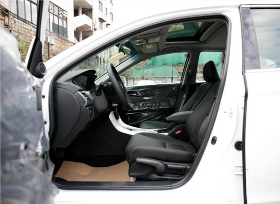 雅阁 2016款 混动 2.0L 锐酷版 车厢座椅   前排空间