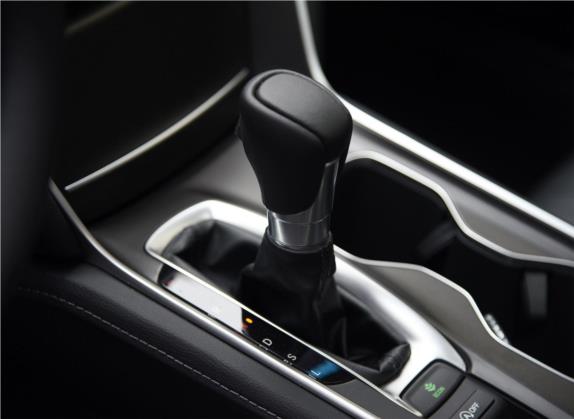 雅阁 2018款 260TURBO 旗舰版 国V 中控类   挡把