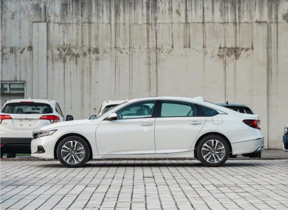 雅阁 2022款 锐·混动 2.0L 锐领版 外观   正侧