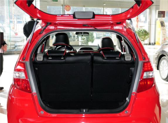 飞度 2011款 1.5L 手动豪华版 车厢座椅   后备厢