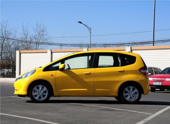 飞度 2011款 1.5L 自动豪华版 外观   正侧