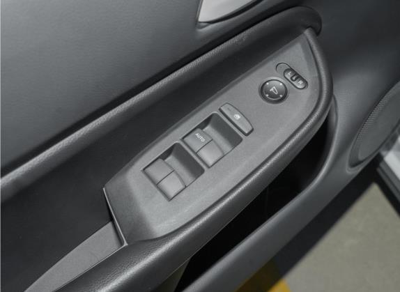 飞度 2021款 1.5L CVT潮越版 车厢座椅   门窗控制
