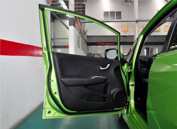 飞度(进口) 2013款 1.3L Hybrid 车厢座椅   前门板