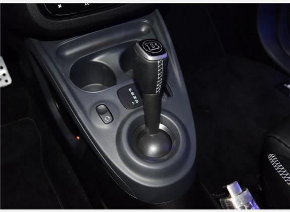 博速 smart fortwo 2017款 0.9T 硬顶BRABUS Xclusive 中控类   挡把