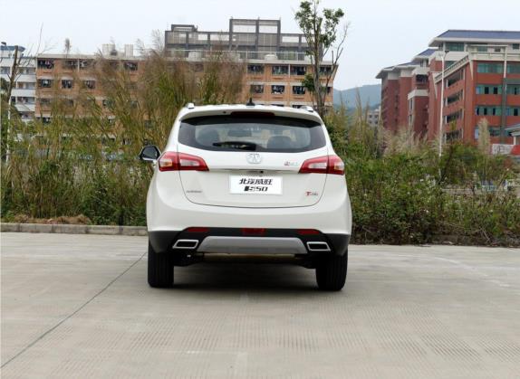 北汽威旺S50 2016款 1.5T 手动欢动尊贵型 外观   正后