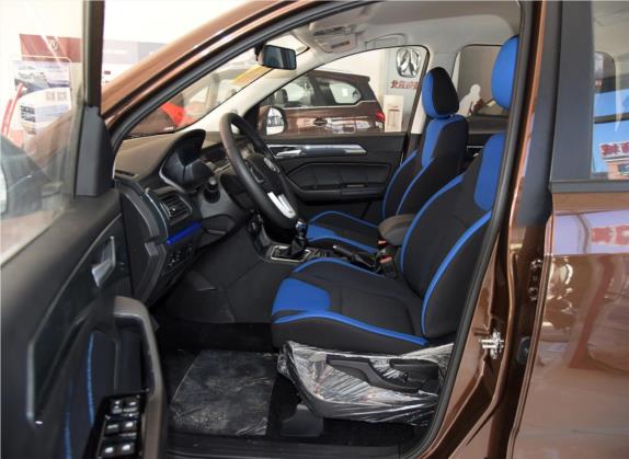 北汽威旺M60 2017款 1.5L 手动白银版 车厢座椅   前排空间