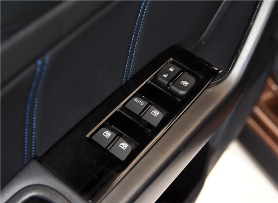 北汽威旺M60 2017款 1.5L 手动白银版 车厢座椅   门窗控制