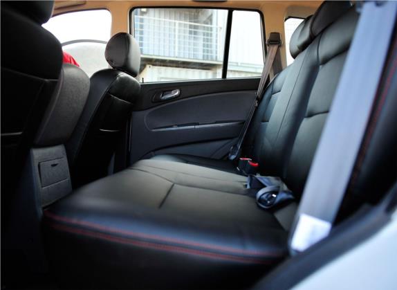 北汽007 2015款 2.0T 四驱豪华型 车厢座椅   后排空间