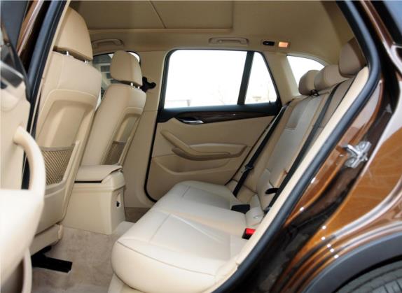 宝马X1 2012款 xDrive20i 豪华型 车厢座椅   后排空间