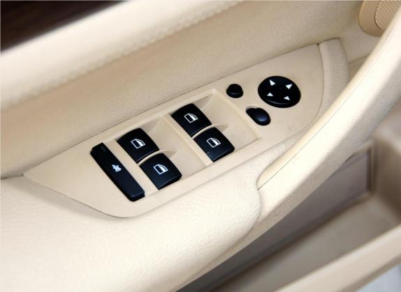 宝马X1 2012款 xDrive20i 豪华型 车厢座椅   门窗控制