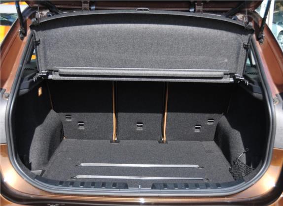 宝马X1 2012款 xDrive28i 豪华型 车厢座椅   后备厢