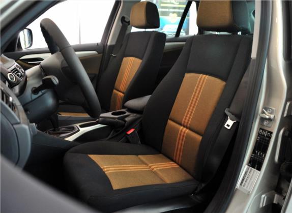 宝马X1 2012款 sDrive18i 时尚型 车厢座椅   前排空间