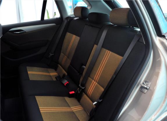 宝马X1 2012款 sDrive18i 时尚型 车厢座椅   后排空间