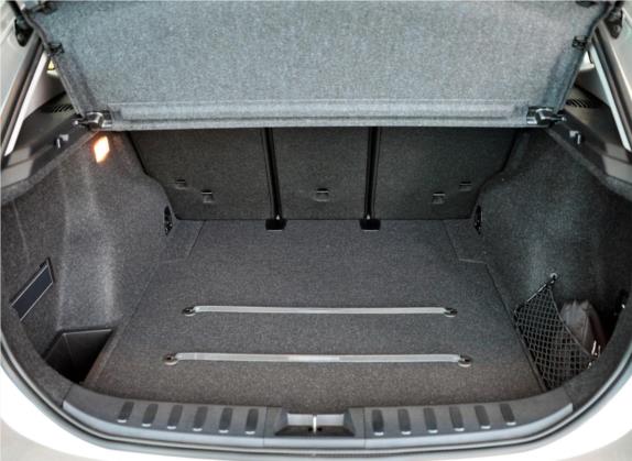宝马X1 2012款 sDrive18i 时尚型 车厢座椅   后备厢