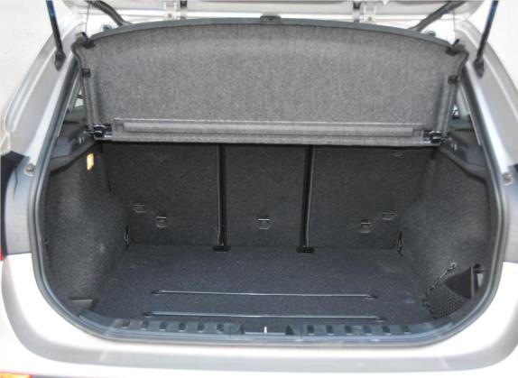 宝马X1 2012款 sDrive18i 豪华型 车厢座椅   后备厢