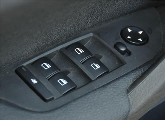 宝马X1 2012款 sDrive18i 豪华型 车厢座椅   门窗控制