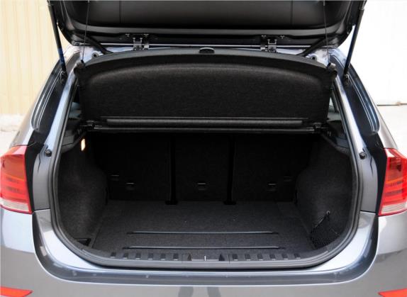 宝马X1 2013款 sDrive18i 运动设计套装 车厢座椅   后备厢