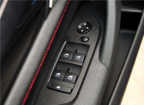 宝马X1 2013款 sDrive18i 运动设计套装 车厢座椅   门窗控制