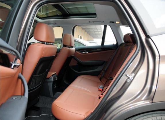 宝马X1 2013款 xDrive20i X设计套装 车厢座椅   后排空间