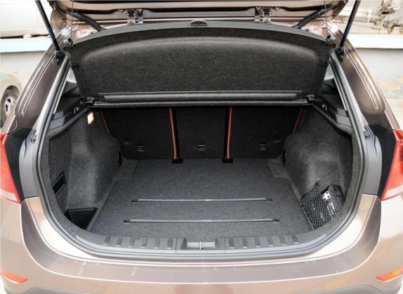 宝马X1 2013款 xDrive20i X设计套装 车厢座椅   后备厢