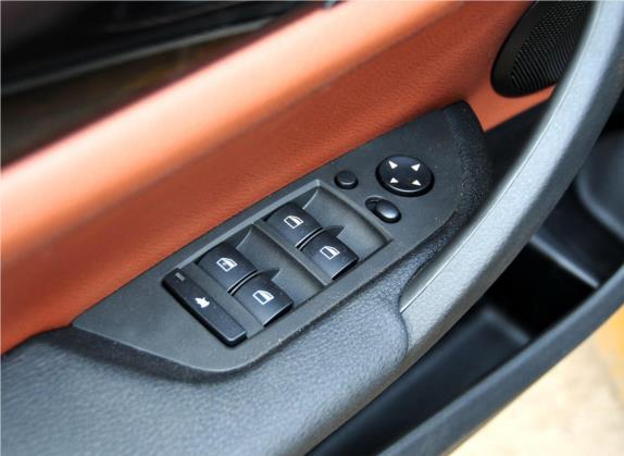 宝马X1 2013款 xDrive20i X设计套装 车厢座椅   门窗控制