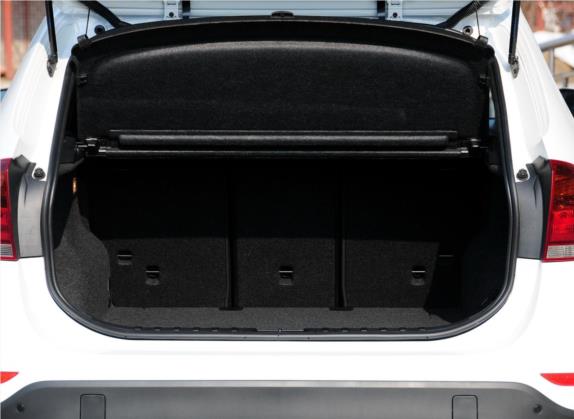宝马X1 2013款 sDrive18i 时尚型 车厢座椅   后备厢