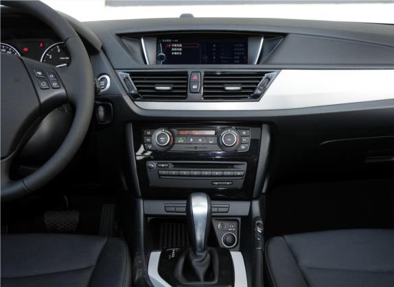 宝马X1 2013款 sDrive18i 领先型 中控类   中控台
