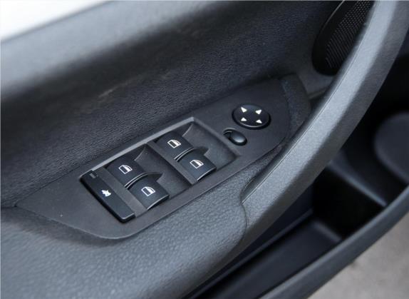宝马X1 2013款 sDrive18i 领先型 车厢座椅   门窗控制