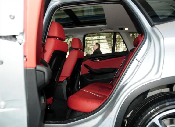 宝马X1 2013款 sDrive20i 运动设计套装 车厢座椅   后排空间