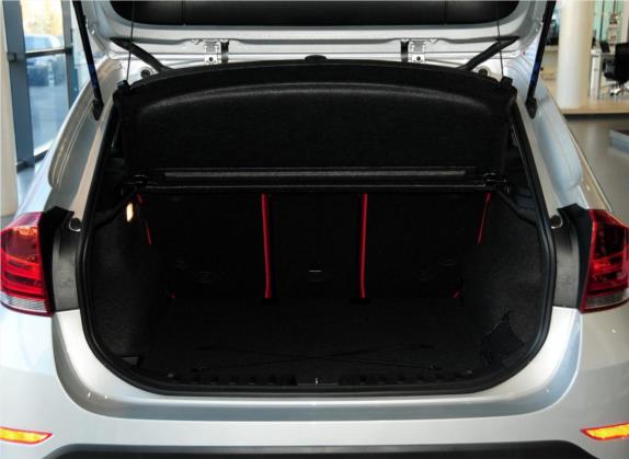 宝马X1 2013款 sDrive20i 运动设计套装 车厢座椅   后备厢