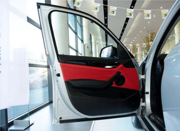 宝马X1 2013款 sDrive20i 运动设计套装 车厢座椅   前门板