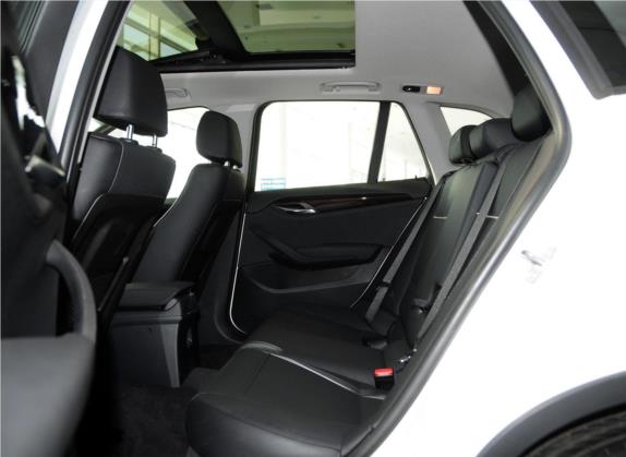 宝马X1 2013款 xDrive20i 探索版 车厢座椅   后排空间
