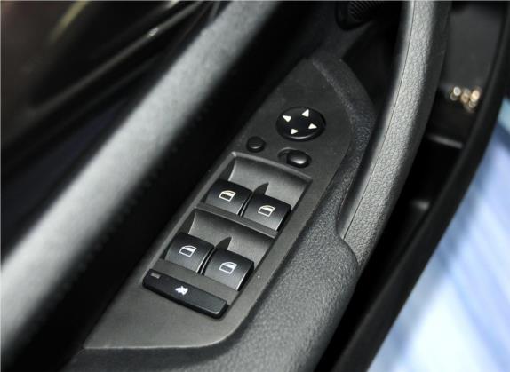 宝马X1 2013款 xDrive20i 探索版 车厢座椅   门窗控制
